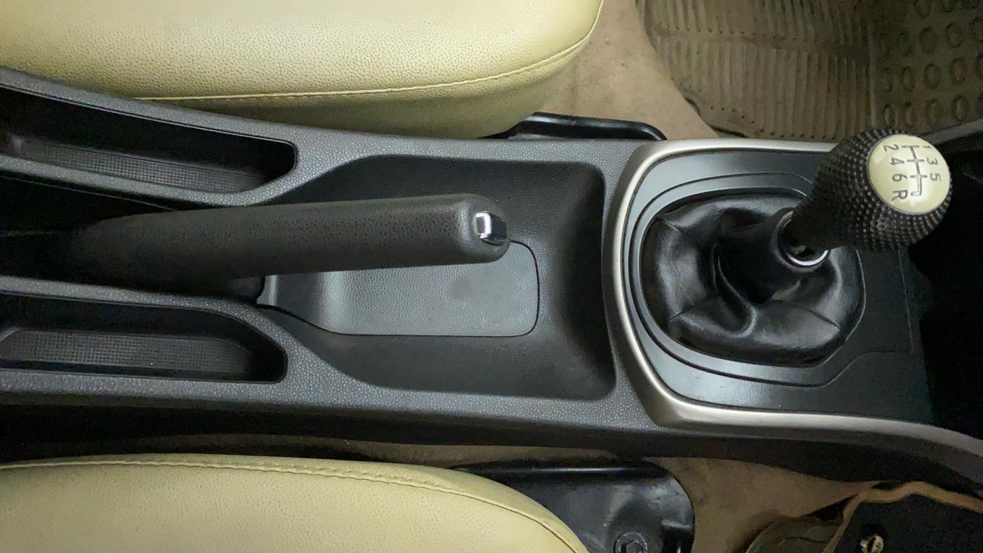 2017 Honda City 1.5L I-DTEC V, Diesel, Manual, 51,498 km, Gear Lever