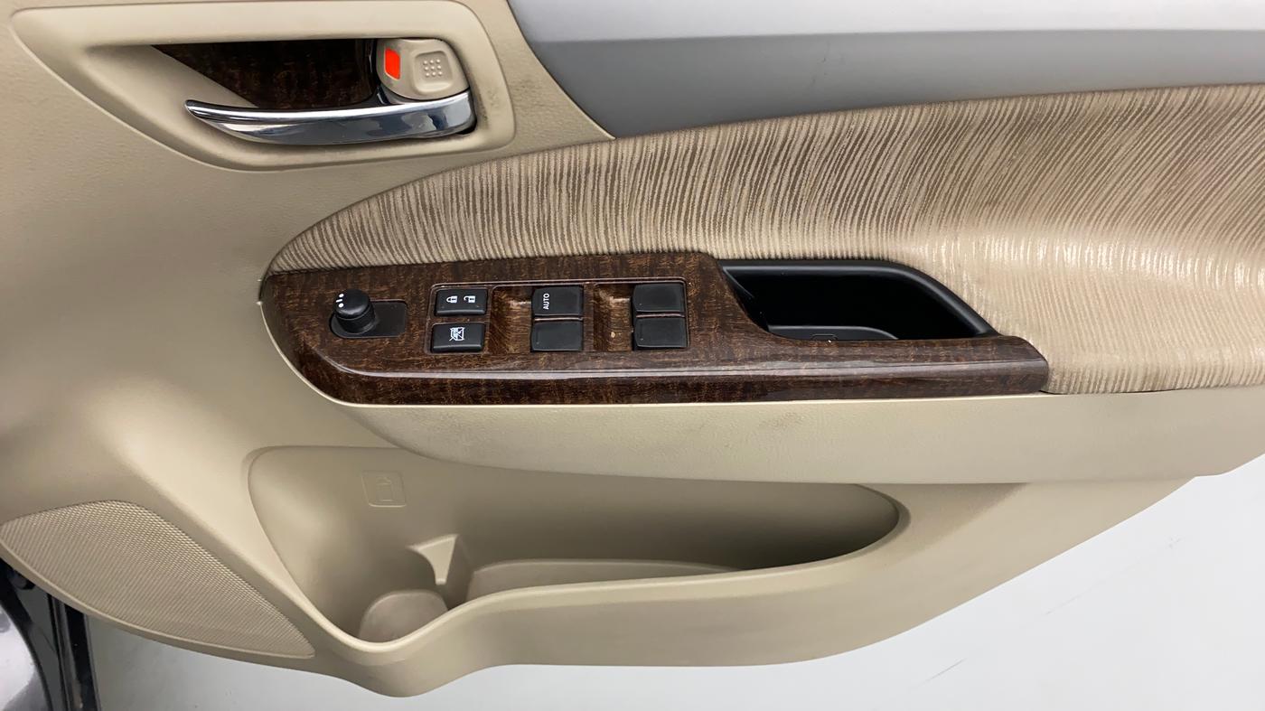 2015 Maruti Ertiga ZXI, Petrol, Manual, 43,319 km, Driver Side Door Panels Control