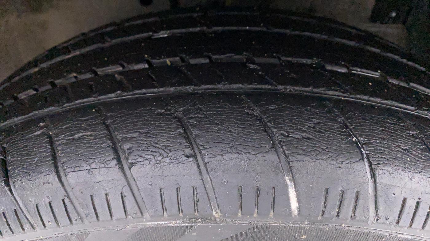 2015 Maruti Ertiga ZXI, Petrol, Manual, 43,319 km, Right Front Tyre Tread