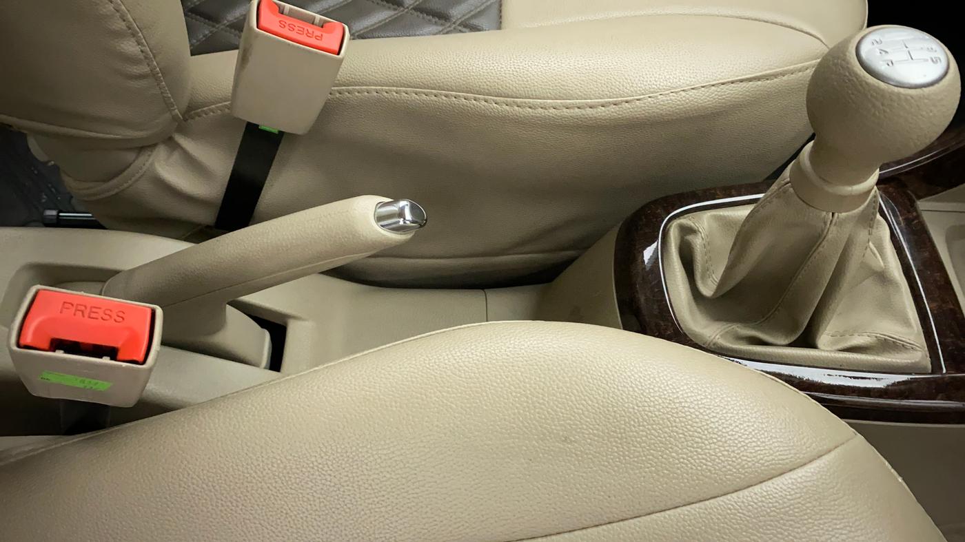 2015 Maruti Ertiga ZXI, Petrol, Manual, 43,319 km, Gear Lever
