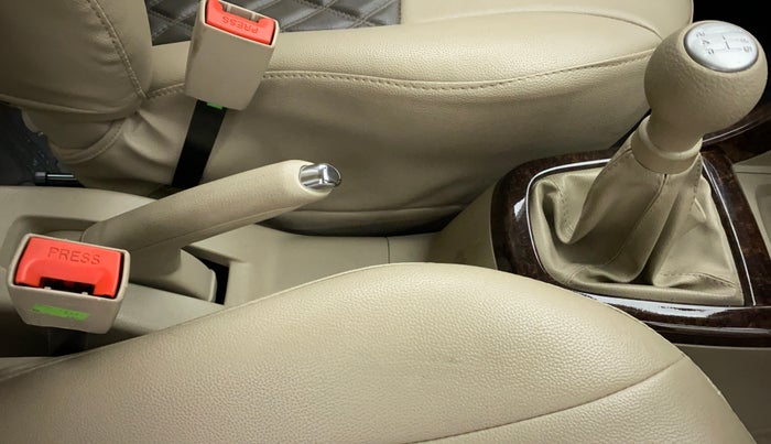 2015 Maruti Ertiga ZXI, Petrol, Manual, 43,319 km, Gear Lever