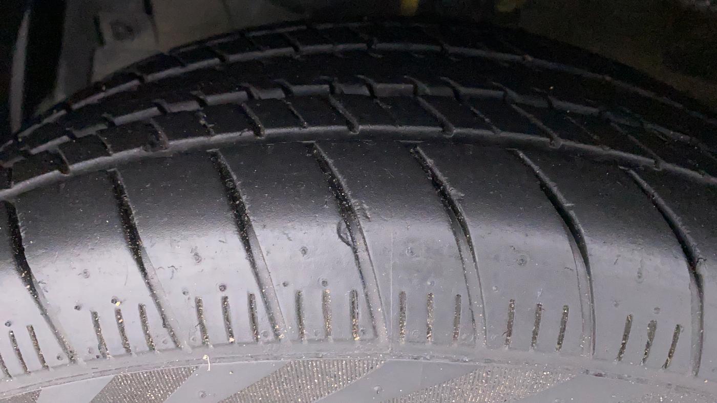 2015 Maruti Ertiga ZXI, Petrol, Manual, 43,319 km, Left Front Tyre Tread