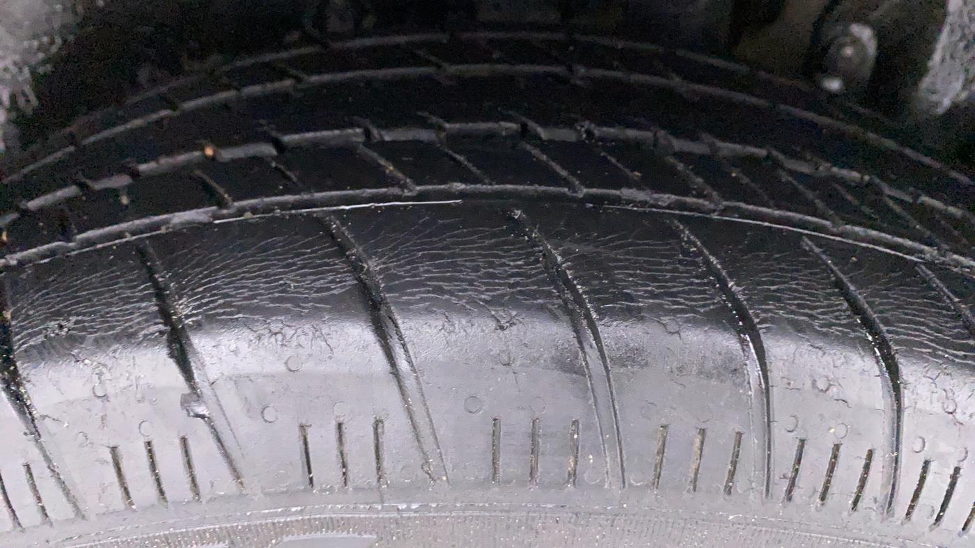2015 Maruti Ertiga ZXI, Petrol, Manual, 43,319 km, Left Rear Tyre Tread