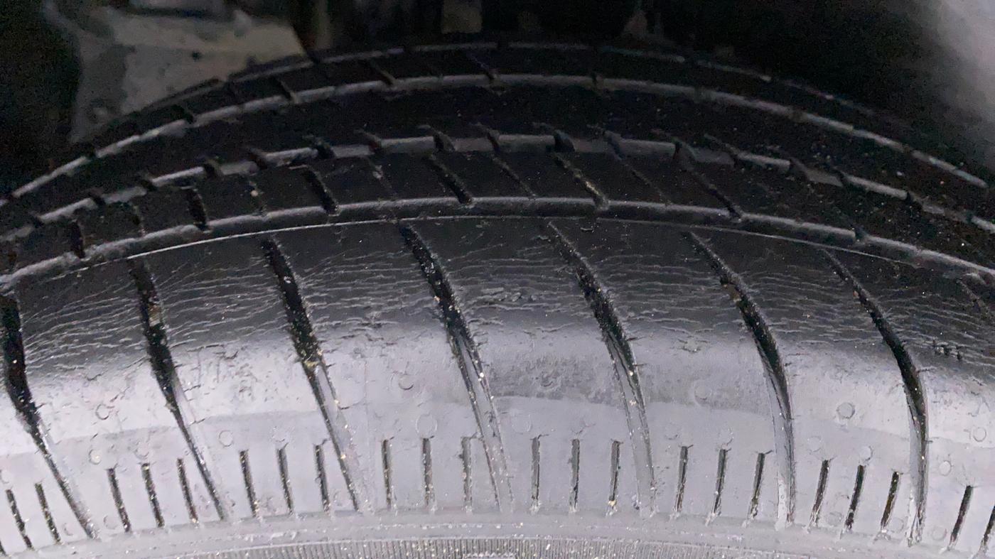 2015 Maruti Ertiga ZXI, Petrol, Manual, 43,319 km, Right Rear Tyre Tread