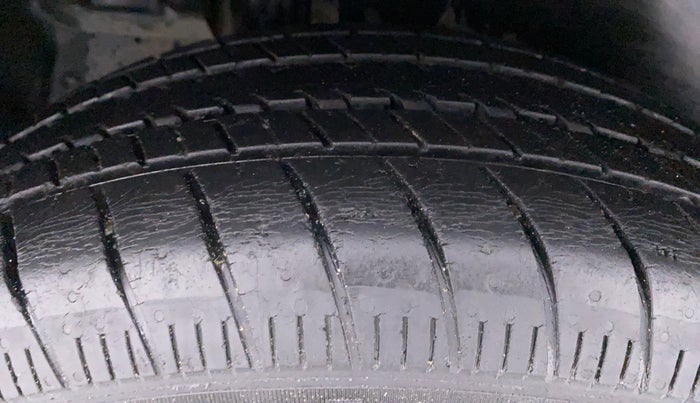 2015 Maruti Ertiga ZXI, Petrol, Manual, 43,319 km, Right Rear Tyre Tread