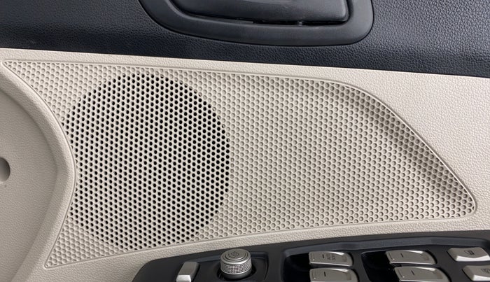 2021 Mahindra XUV300 1.2 W6 MT, Petrol, Manual, 5,184 km, Speaker