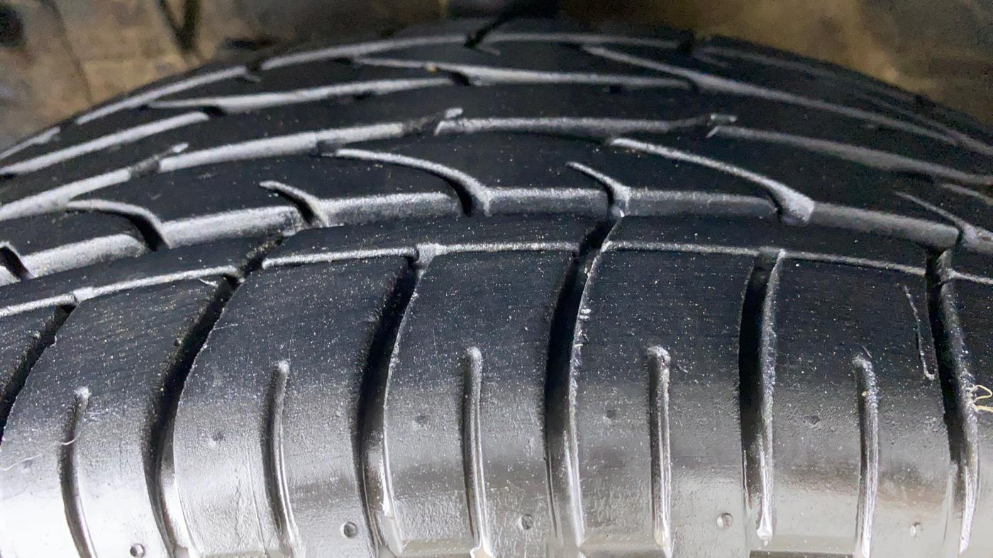 2021 Mahindra XUV300 1.2 W6 MT, Petrol, Manual, 5,184 km, Left Front Tyre Tread