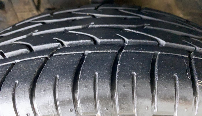 2021 Mahindra XUV300 1.2 W6 MT, Petrol, Manual, 5,184 km, Left Front Tyre Tread