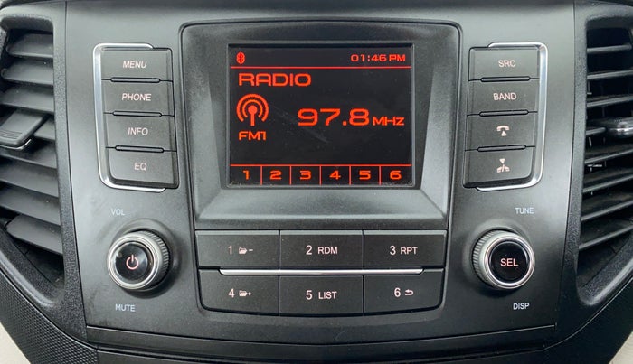 2021 Mahindra XUV300 1.2 W6 MT, Petrol, Manual, 5,184 km, Infotainment System