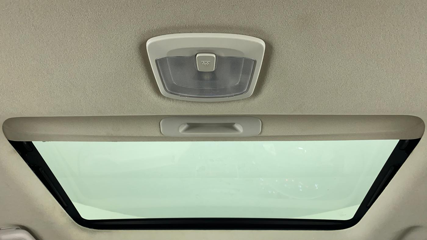 2021 Mahindra XUV300 1.2 W6 MT, Petrol, Manual, 5,184 km, Moonroof/ Sunroof