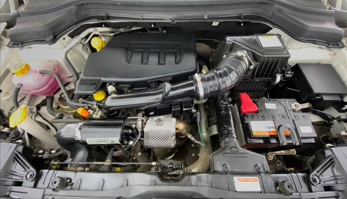 2021 Mahindra XUV300 1.2 W6 MT, Petrol, Manual, 5,184 km, Open Bonet