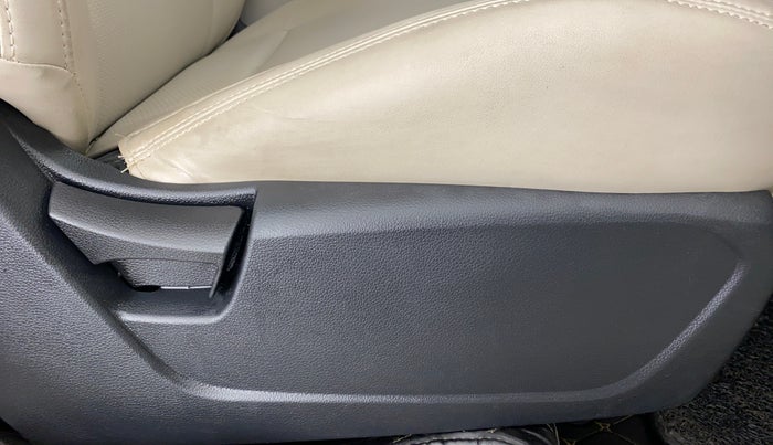 2021 Mahindra XUV300 1.2 W6 MT, Petrol, Manual, 5,184 km, Driver Side Adjustment Panel
