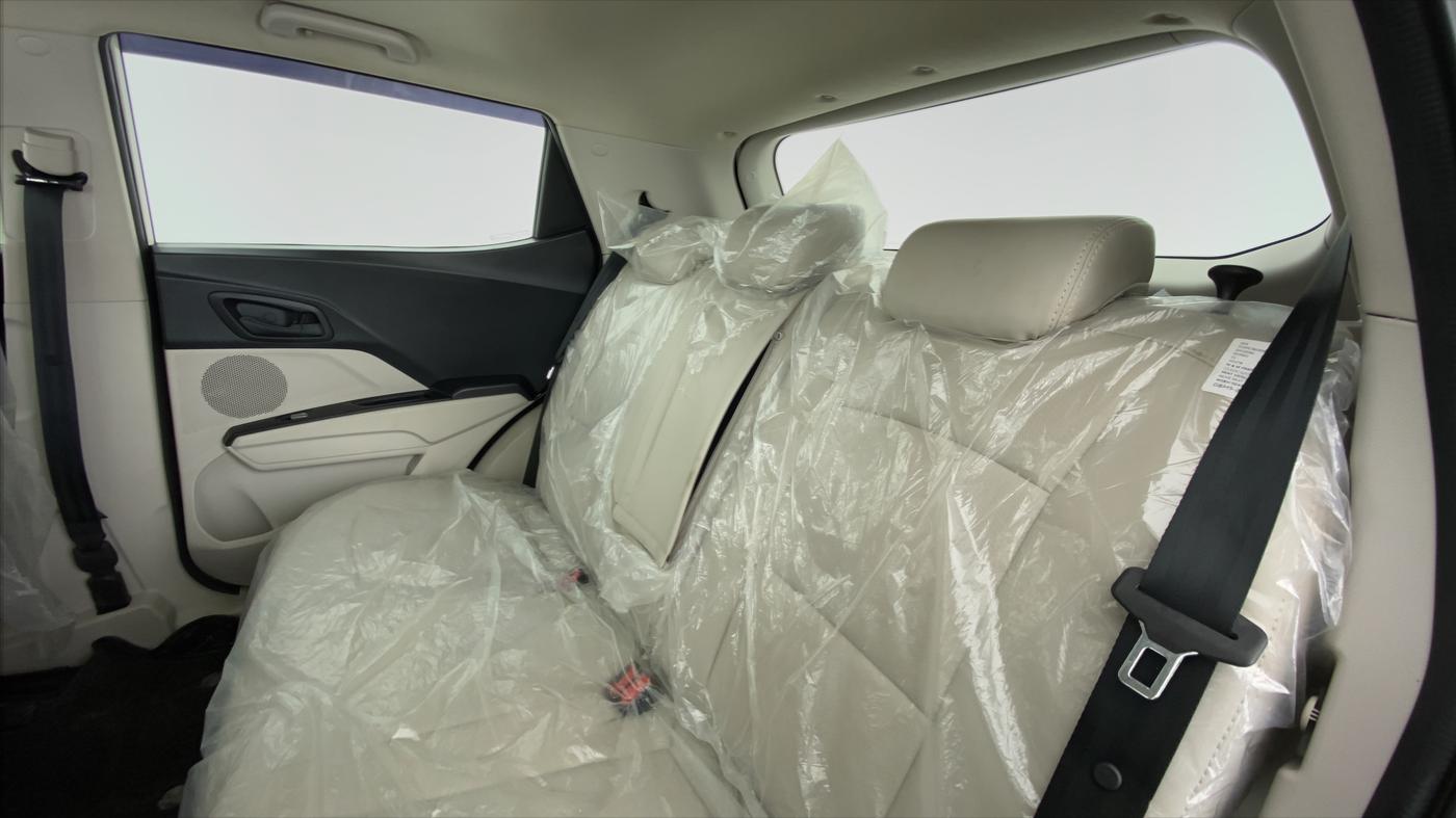2021 Mahindra XUV300 1.2 W6 MT, Petrol, Manual, 5,184 km, Right Side Rear Door Cabin