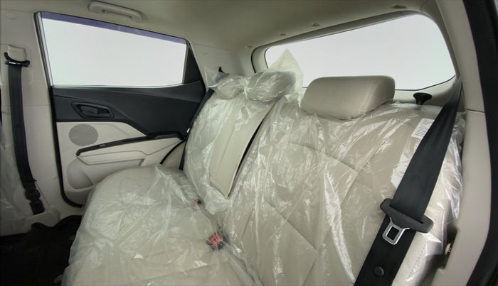 2021 Mahindra XUV300 1.2 W6 MT, Petrol, Manual, 5,184 km, Right Side Rear Door Cabin