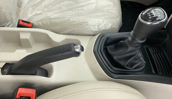 2021 Mahindra XUV300 1.2 W6 MT, Petrol, Manual, 5,184 km, Gear Lever