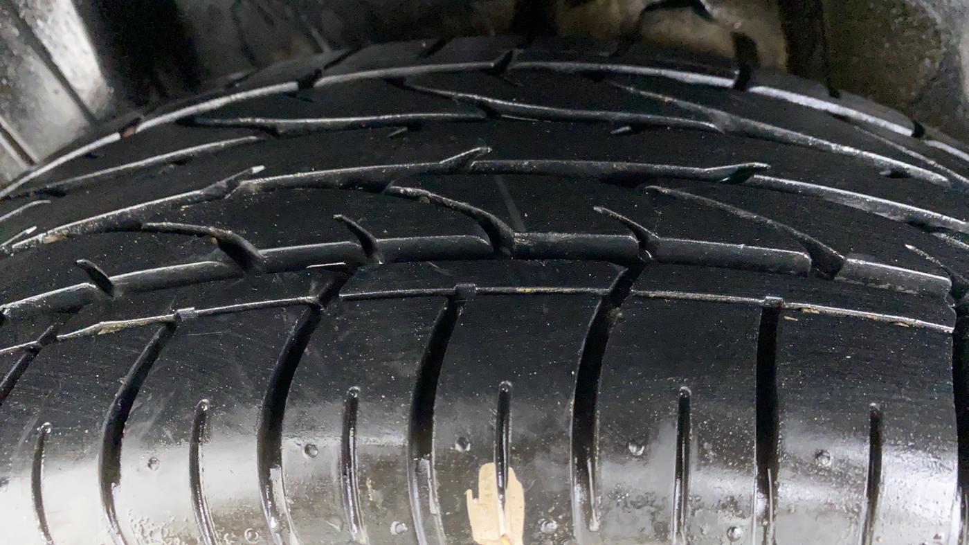 2021 Mahindra XUV300 1.2 W6 MT, Petrol, Manual, 5,184 km, Right Rear Tyre Tread