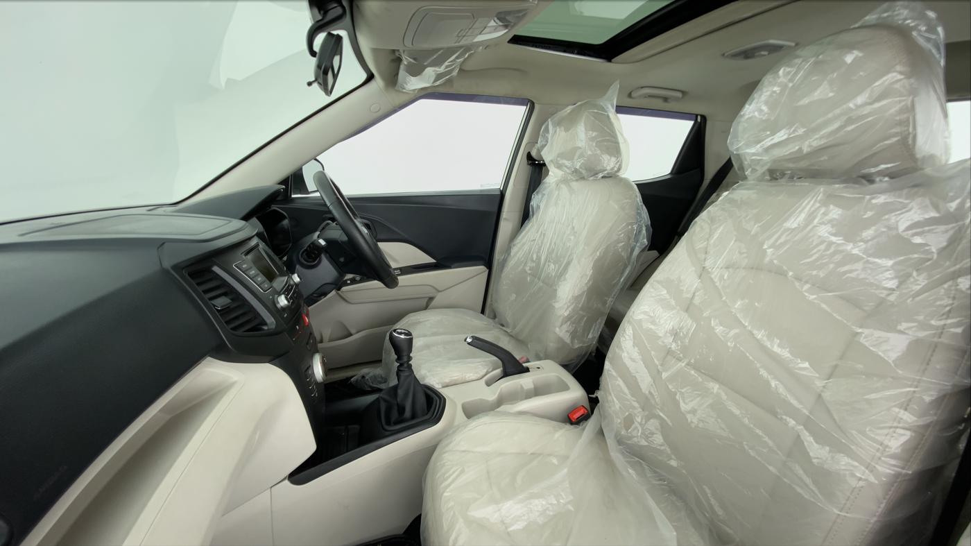 2021 Mahindra XUV300 1.2 W6 MT, Petrol, Manual, 5,184 km, Right Side Front Door Cabin