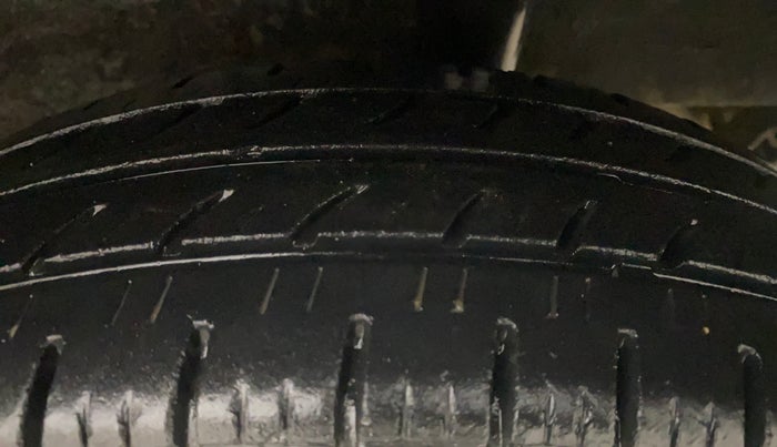 2018 Renault Kwid RXT 1.0 AMT, Petrol, Automatic, 30,142 km, Left Rear Tyre Tread