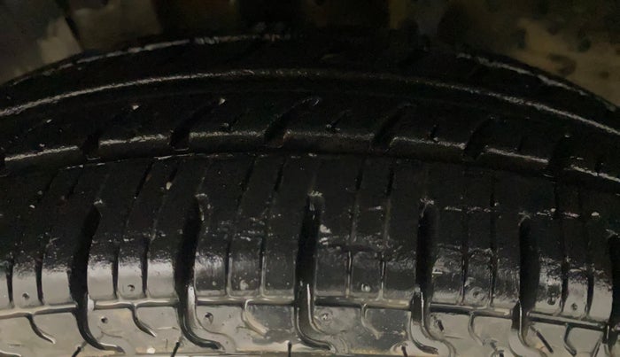 2018 Renault Kwid RXT 1.0 AMT, Petrol, Automatic, 30,142 km, Left Front Tyre Tread