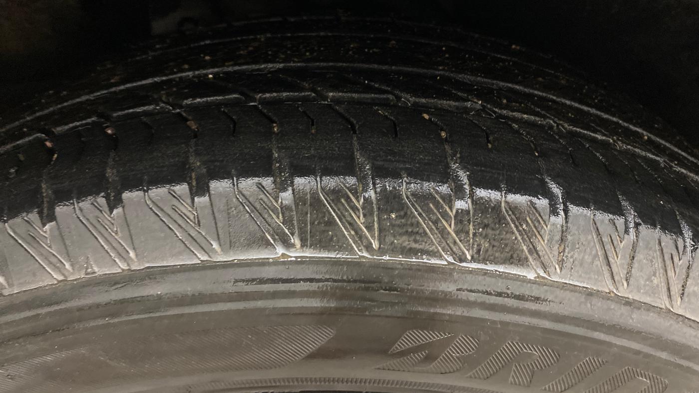 2023 Mahindra XUV700 AX 7 D MT 7 STR, Diesel, Manual, 47,113 km, Right Front Tyre Tread