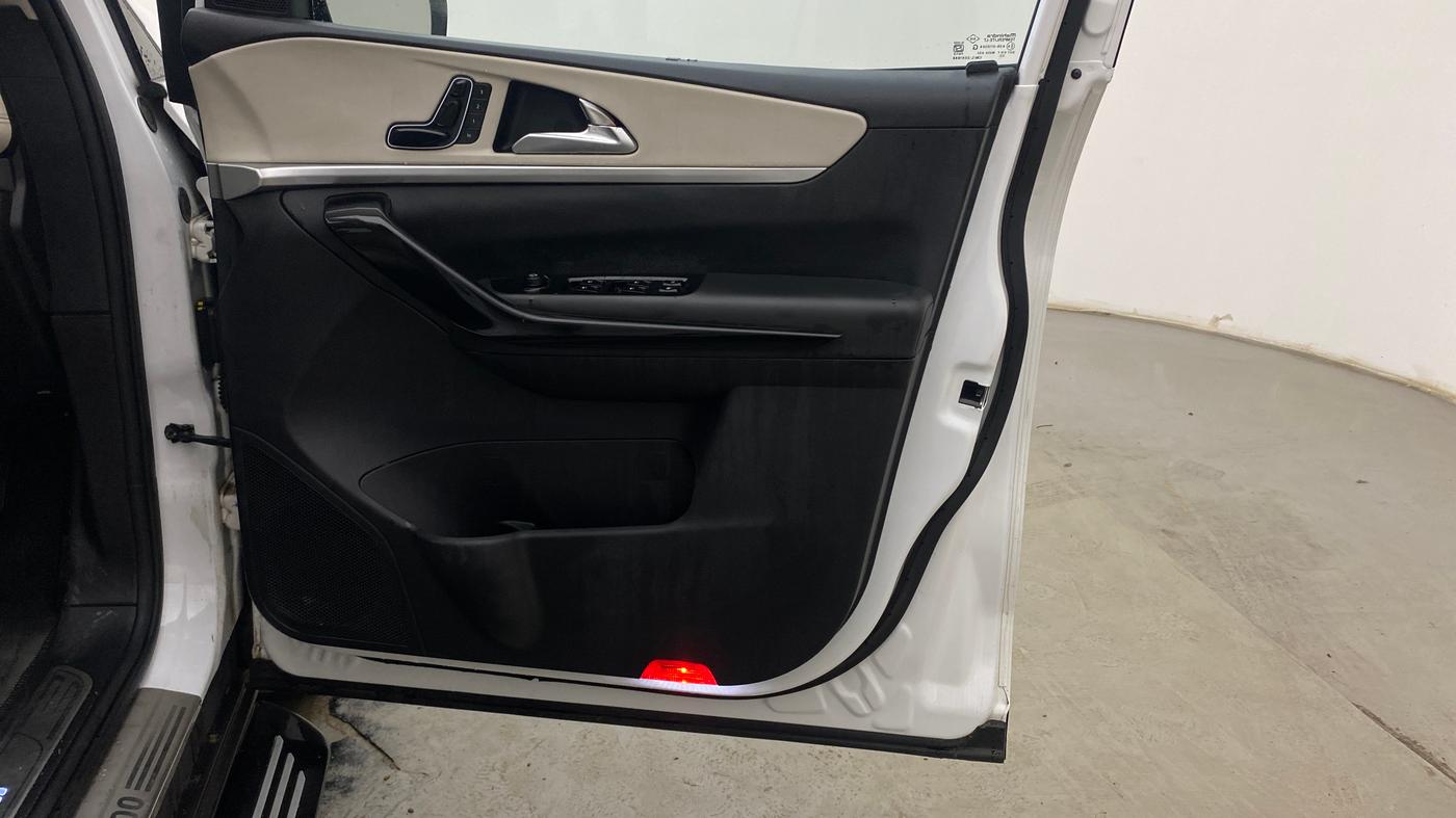 2023 Mahindra XUV700 AX 7 D MT 7 STR, Diesel, Manual, 47,113 km, Driver Side Door Panels Control