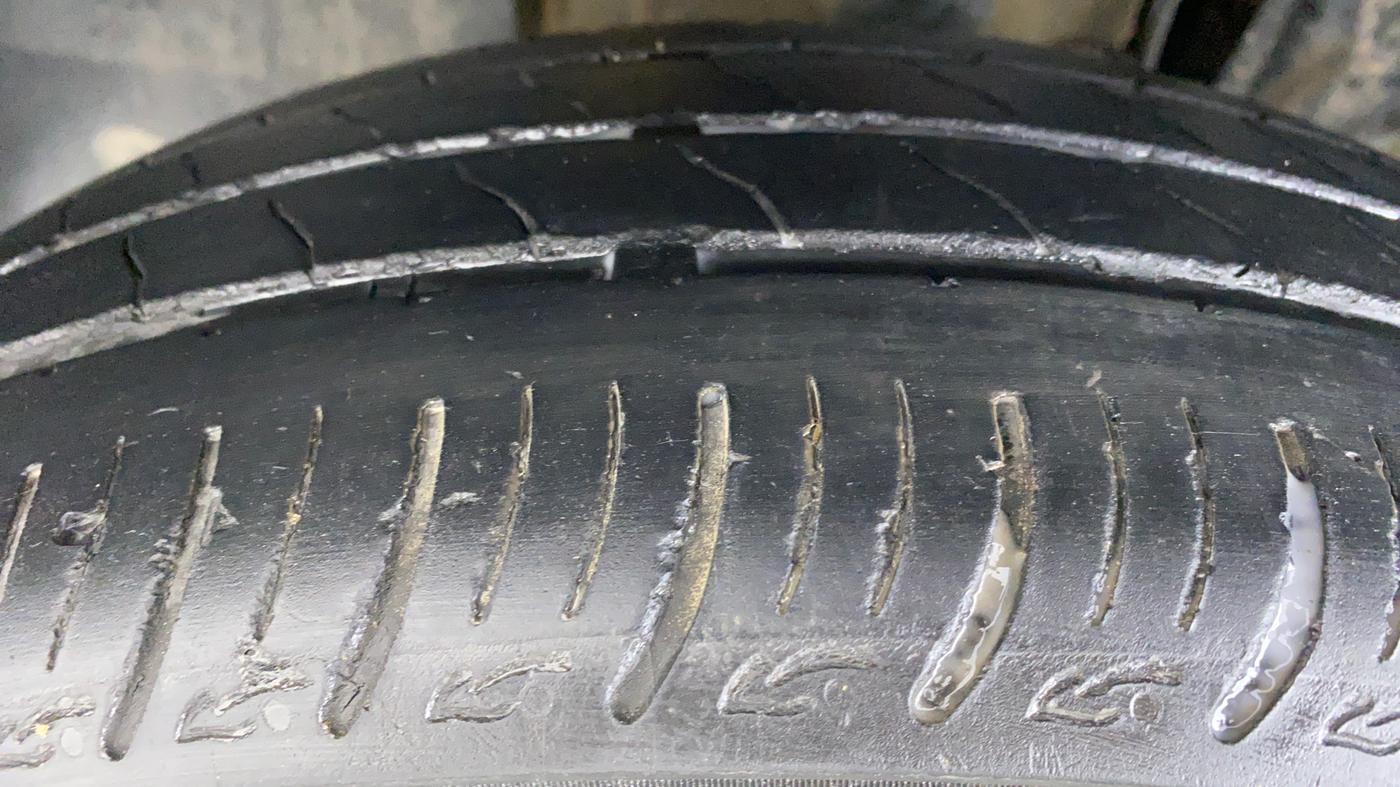 2020 Renault TRIBER RXZ AT, Petrol, Automatic, 23,859 km, Left Front Tyre Tread