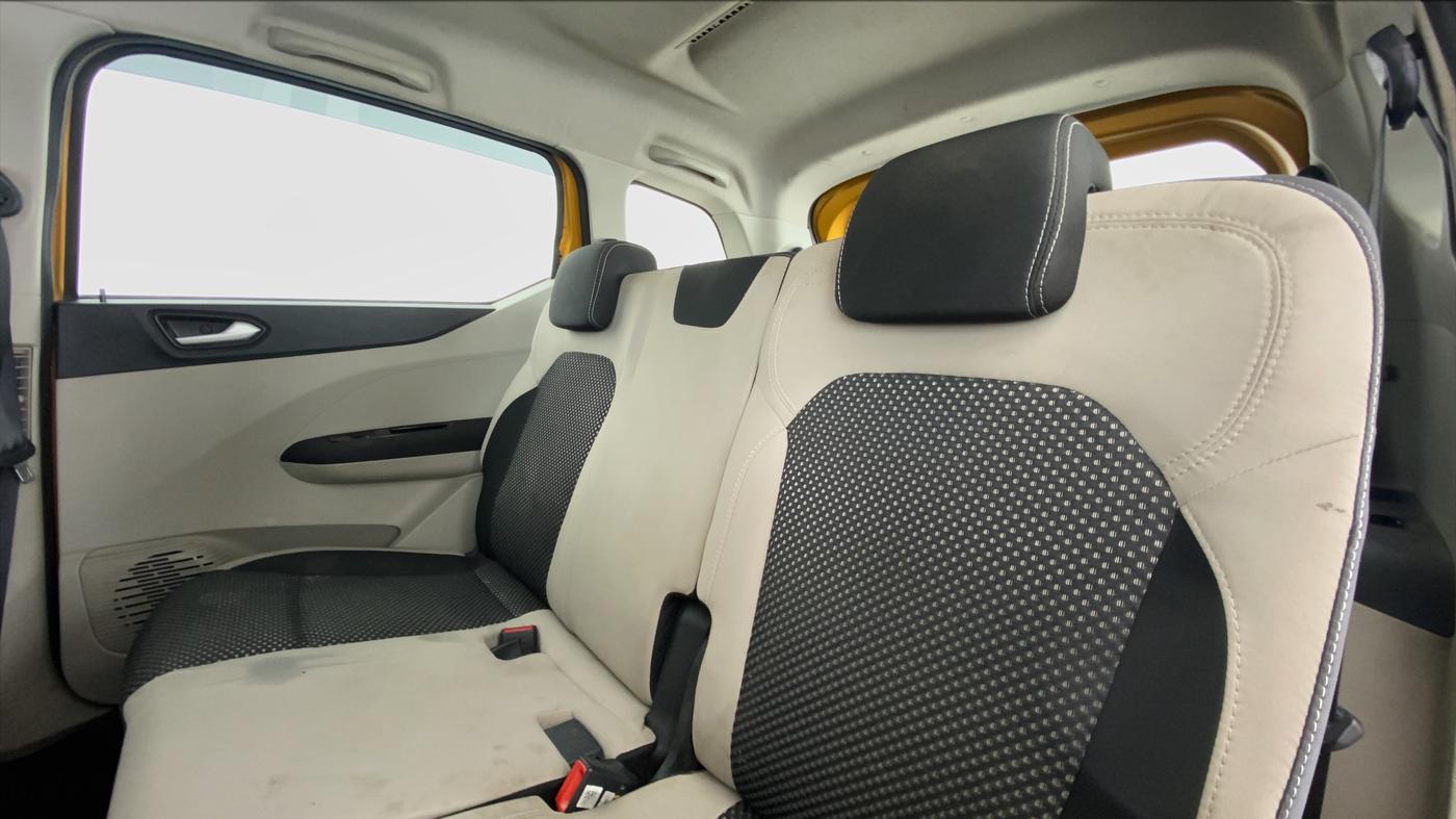 2020 Renault TRIBER RXZ AT, Petrol, Automatic, 23,859 km, Right Side Rear Door Cabin