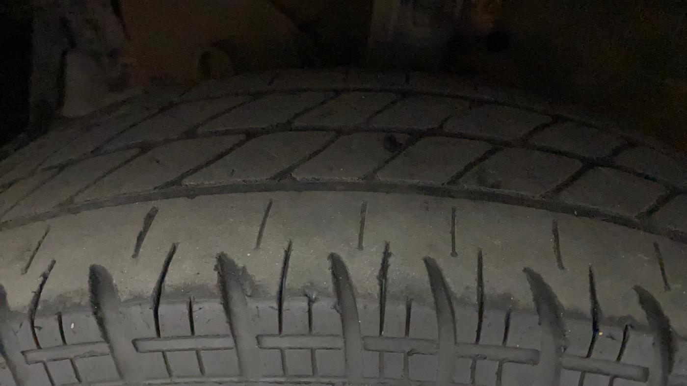 2017 Maruti Swift LXI (O), Petrol, Manual, 67,049 km, Left Front Tyre Tread