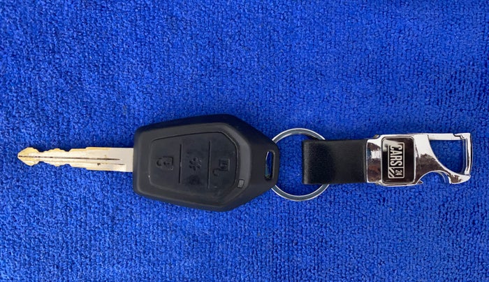 2018 Mahindra TUV300 T6 PLUS, Diesel, Manual, 94,669 km, Key Close Up