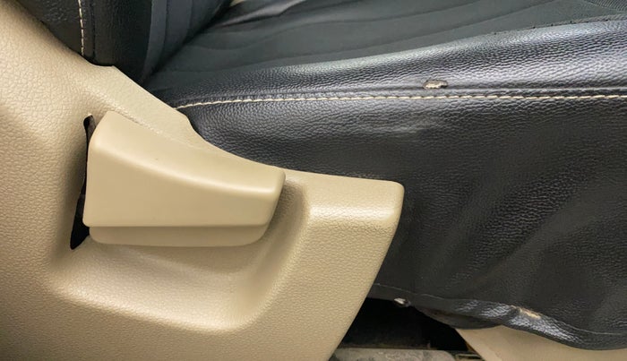 2018 Mahindra TUV300 T6 PLUS, Diesel, Manual, 94,669 km, Driver Side Adjustment Panel