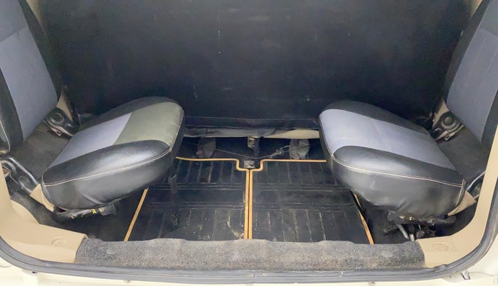 2018 Mahindra TUV300 T6 PLUS, Diesel, Manual, 94,669 km, Boot Inside