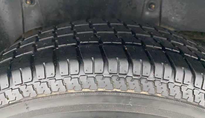 2018 Mahindra TUV300 T6 PLUS, Diesel, Manual, 94,669 km, Right Rear Tyre Tread