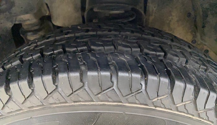 2018 Mahindra TUV300 T6 PLUS, Diesel, Manual, 94,669 km, Left Front Tyre Tread