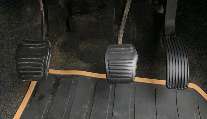 2018 Mahindra TUV300 T6 PLUS, Diesel, Manual, 94,669 km, Pedals