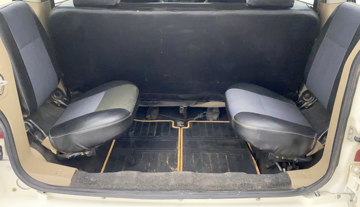 2018 Mahindra TUV300 T6 PLUS, Diesel, Manual, 94,669 km, Third Seat Row ( optional )