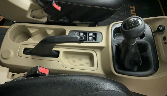 2018 Mahindra TUV300 T6 PLUS, Diesel, Manual, 94,669 km, Gear Lever