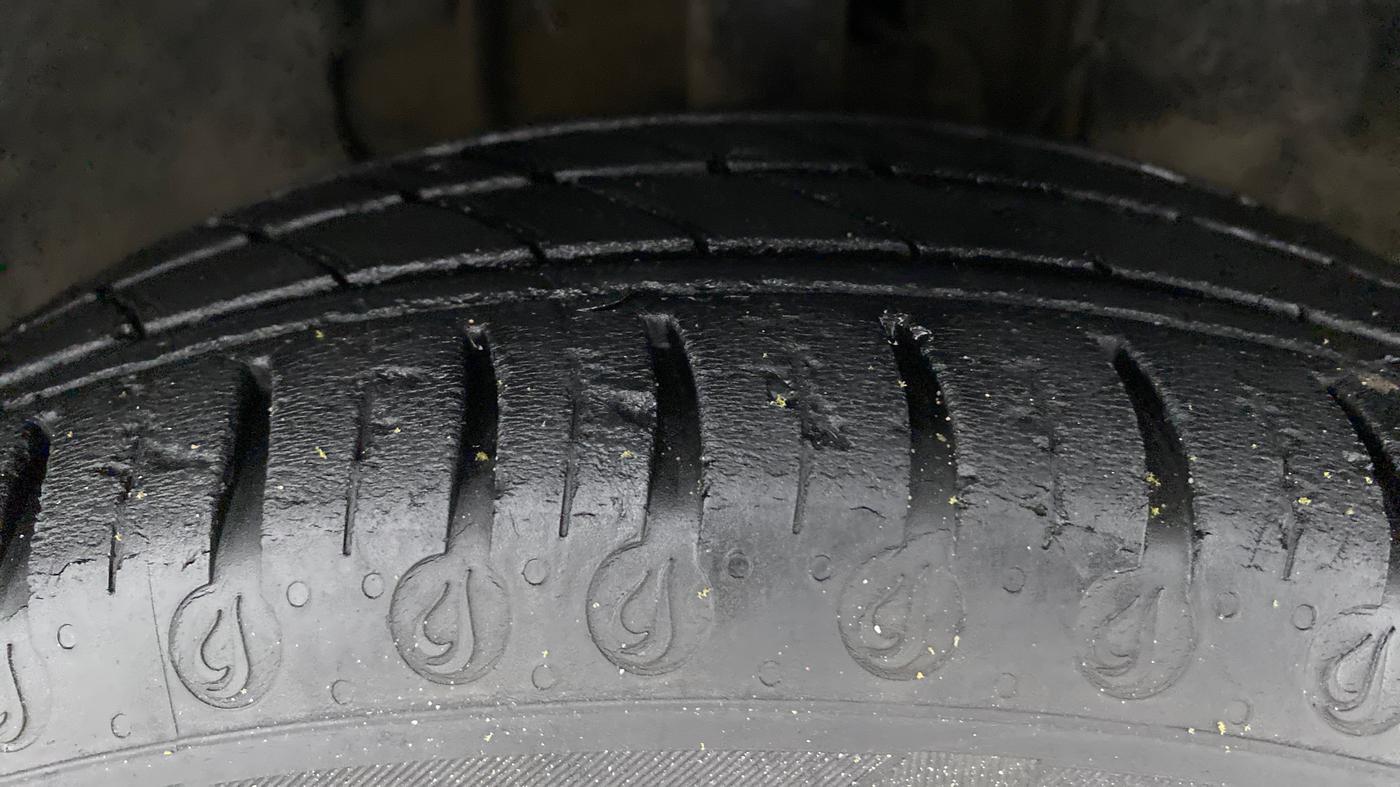 2020 Tata TIGOR XM PETROL, Petrol, Manual, 32,248 km, Right Front Tyre Tread