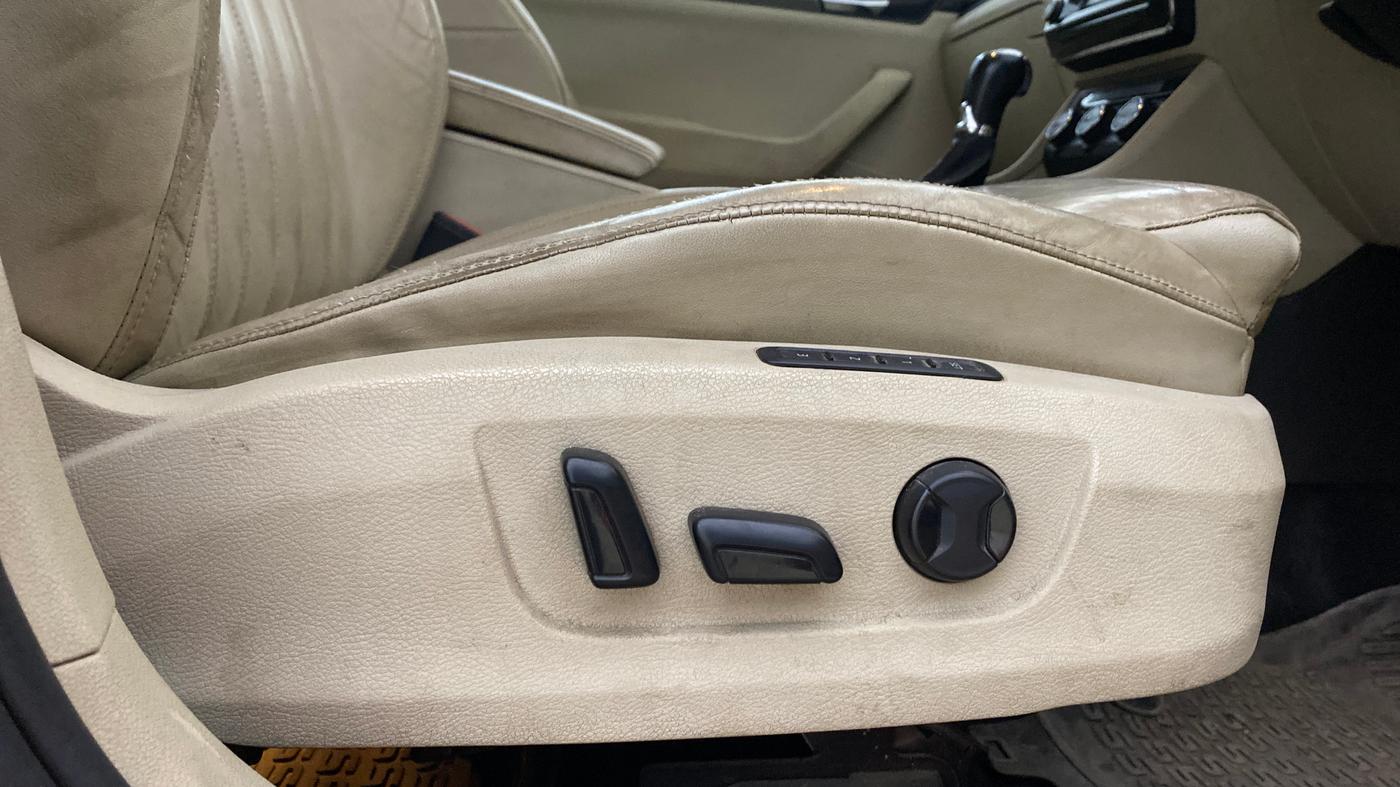2016 Skoda Superb STYLE 2.0 TDI AT, Diesel, Automatic, 1,39,166 km, Driver Side Adjustment Panel