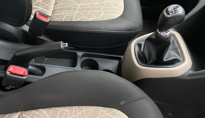 2017 Hyundai Grand i10 ASTA 1.2 KAPPA VTVT, Petrol, Manual, 27,699 km, Gear Lever