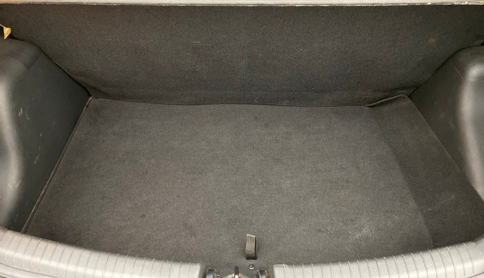 2017 Hyundai Grand i10 ASTA 1.2 KAPPA VTVT, Petrol, Manual, 27,699 km, Boot Inside