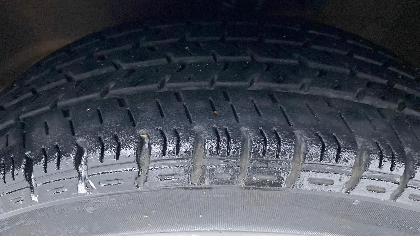 2017 Maruti Alto K10 VXI (O) AMT, Petrol, Automatic, 28,774 km, Left Front Tyre Tread