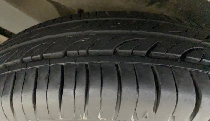 2014 Maruti Wagon R 1.0 LXI, Petrol, Manual, 65,014 km, Left Rear Tyre Tread