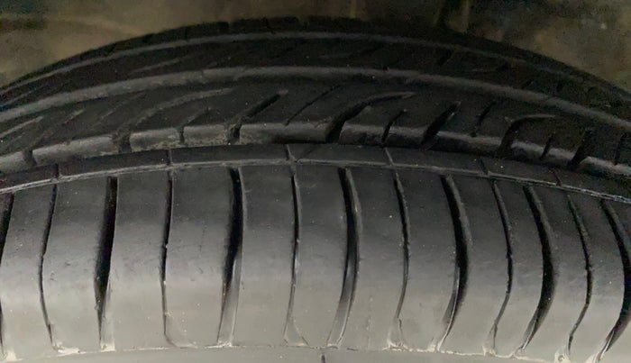 2014 Maruti Wagon R 1.0 LXI, Petrol, Manual, 65,014 km, Left Front Tyre Tread