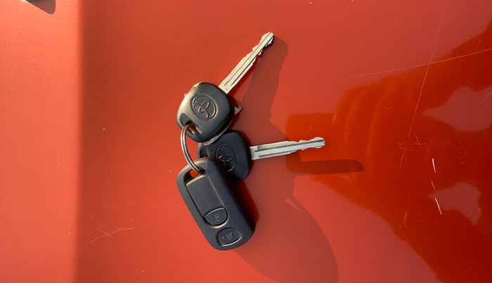 2020 Toyota Etios CROSS 1.2 G, CNG, Manual, 65,593 km, Key Close Up