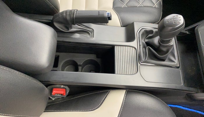 2021 Renault Kiger RXE MT, Petrol, Manual, 16,422 km, Gear Lever