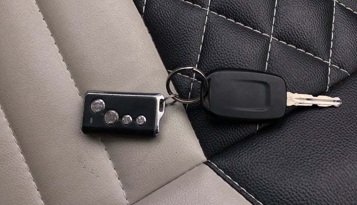 2021 Renault Kiger RXE MT, Petrol, Manual, 16,422 km, Key Close Up