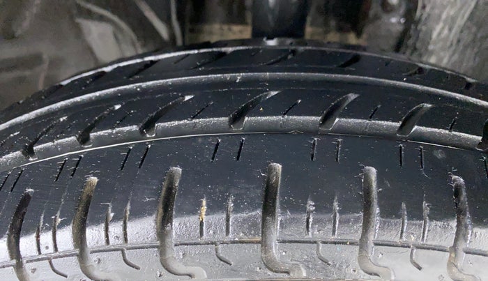 2016 Renault Kwid RXL, Petrol, Manual, 45,610 km, Right Front Tyre Tread