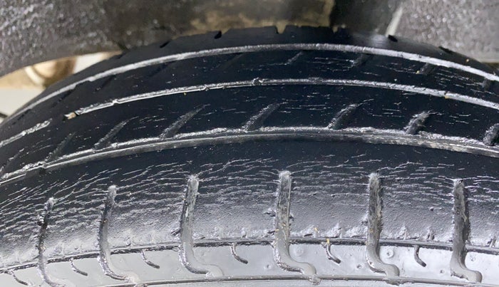 2016 Renault Kwid RXL, Petrol, Manual, 45,610 km, Left Rear Tyre Tread