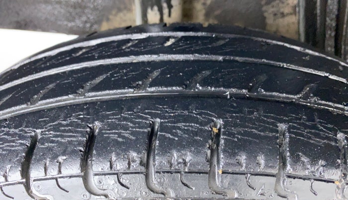 2016 Renault Kwid RXL, Petrol, Manual, 45,610 km, Right Rear Tyre Tread