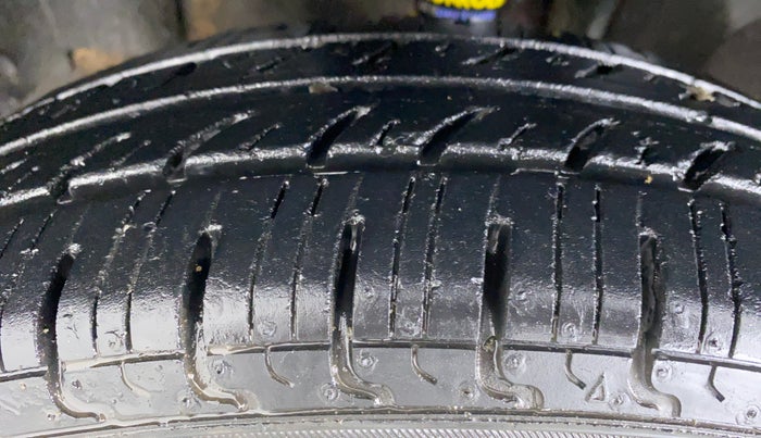 2016 Renault Kwid RXL, Petrol, Manual, 45,610 km, Left Front Tyre Tread